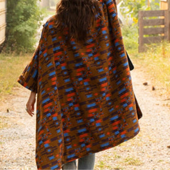 Kavu Hibernator poncho blanket - OS - Picture 2 of 5